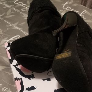 Ankle Winter Boot's Size 7 (Narrow Foot)